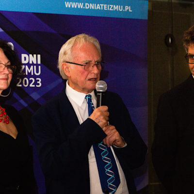 Od lewej: Nina Sankari, prof. Richard Dawkins, Marek Łukaszewicz